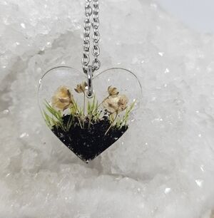 Elegant Floral Pendant Necklace